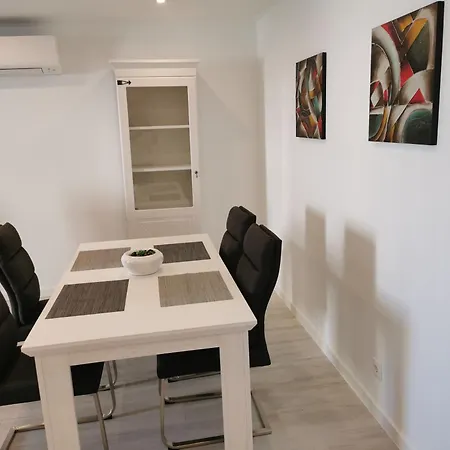 Modern In Center *